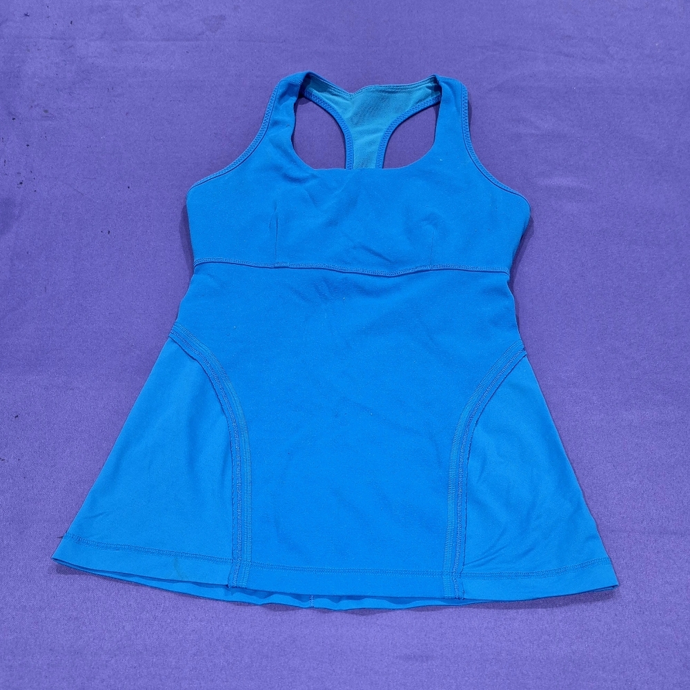 Lululemon Blue Tank Top w/Shelf Bra - Size 6.